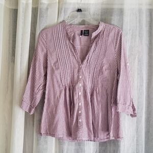 Cute button flare top great condition